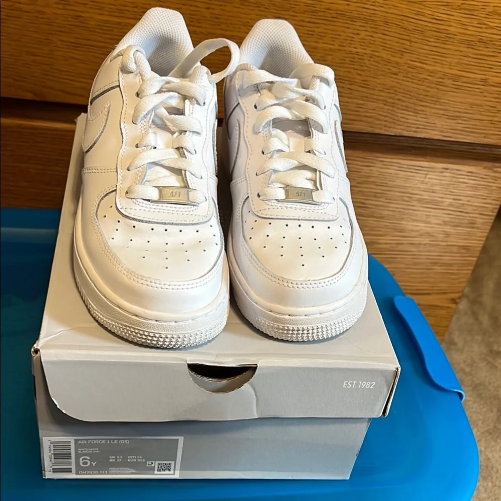 Nike Kids' White Leather Sneakers, Size 6 Y - Picture 1 of 5